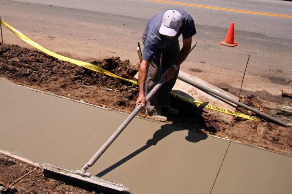 Cost of Sidewalk Pouring in Palm City